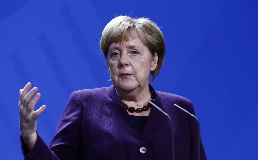 Merkel: Macron je izabrao oštre riječi, njegov nasumični napad nikome ne koristi