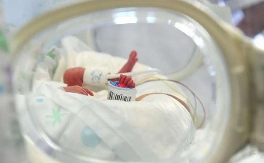 Beba s rijetkim oboljenjem napuštena u bolnici: "Voli da se smije i nosa"