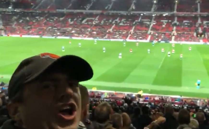 Kako Sergej Trifunović sam pjeva himnu Liverpoola među navijačima Manchestera