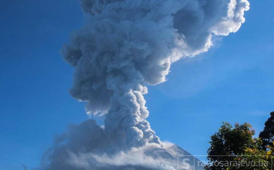 Div se probudio: Eruptirao vulkan Merapi, izbacuje pepeo do 1.500 metara u zrak 
