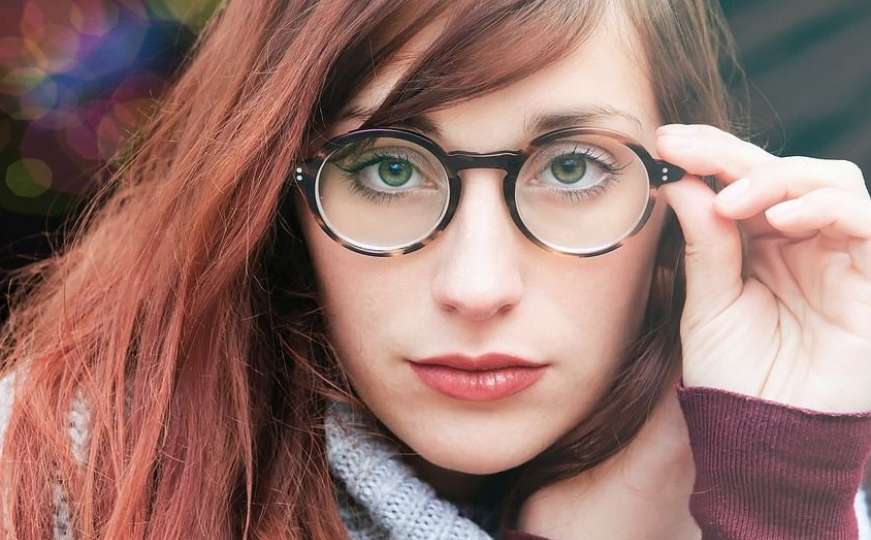 Vruća tema u zemlji: Žene u Japanu ne mogu na posao s naočalama