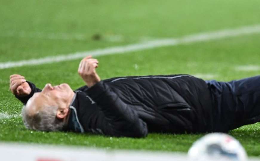 Igrač Eintrachta u trku srušio protivničkog trenera i izazvao haos na terenu