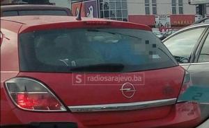 Opasna vožnja u BiH: Dijete spavalo na polici gepeka u automobilu 