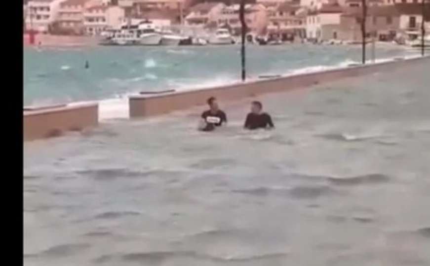 Ma kakva oluja: Dalmatinci nisu dali da im loše vrijeme pokvari uživanje 