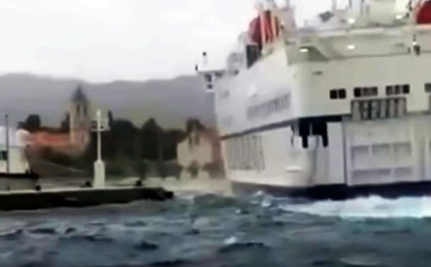 Drama kod Visa: Orkanski udar gurnuo trajekt prema obali, kapetan spriječio havariju