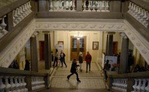 Manijak se ušunjao u školu i pokušao u toaletu silovati učenicu (16)