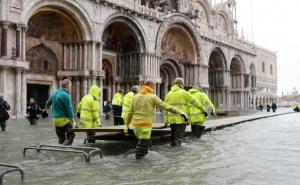 Venecija: U poplavama umrlo još dvoje ljudi, Italijane očekuje još jedan težak dan