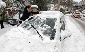 Snijeg napravio haos u Francuskoj: Jedna osoba poginula