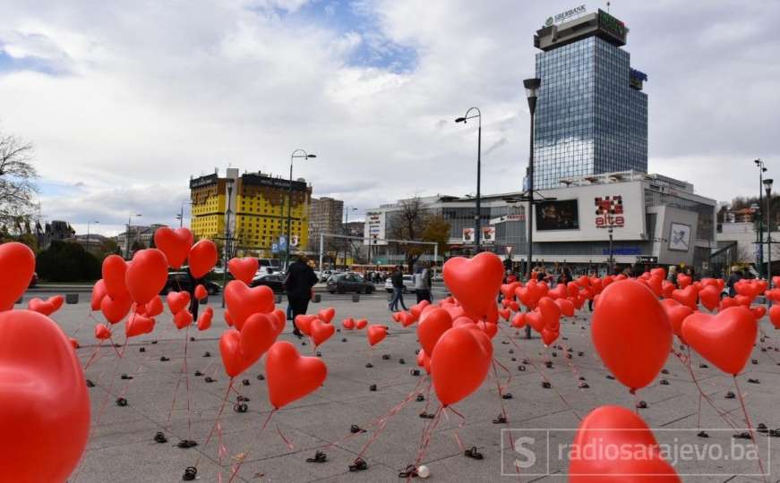 Građane Sarajeva i turiste zbunila srca u centru grada