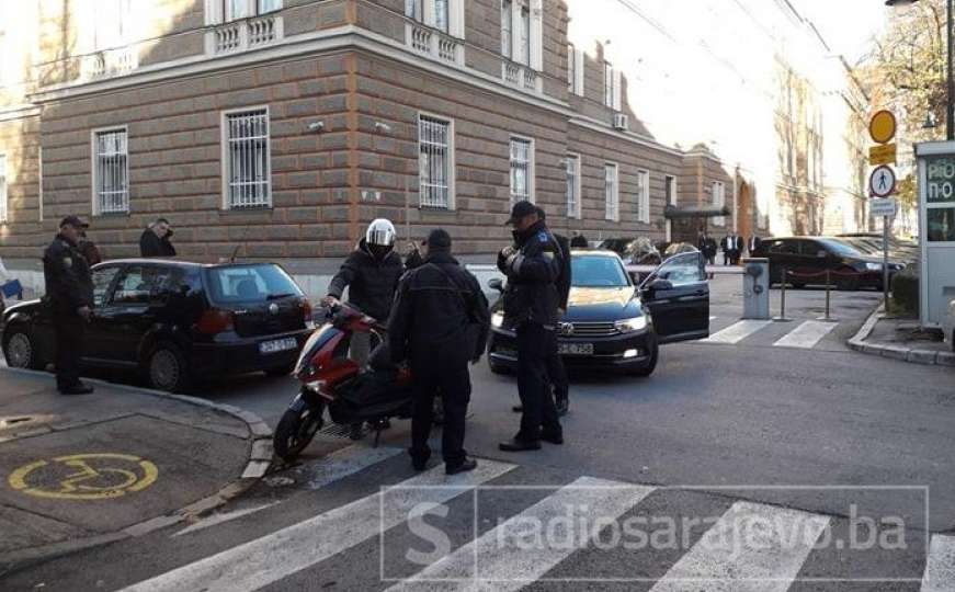 Kod službenog ulaza u Predsjedništvo BiH vozilom udaren motociklista