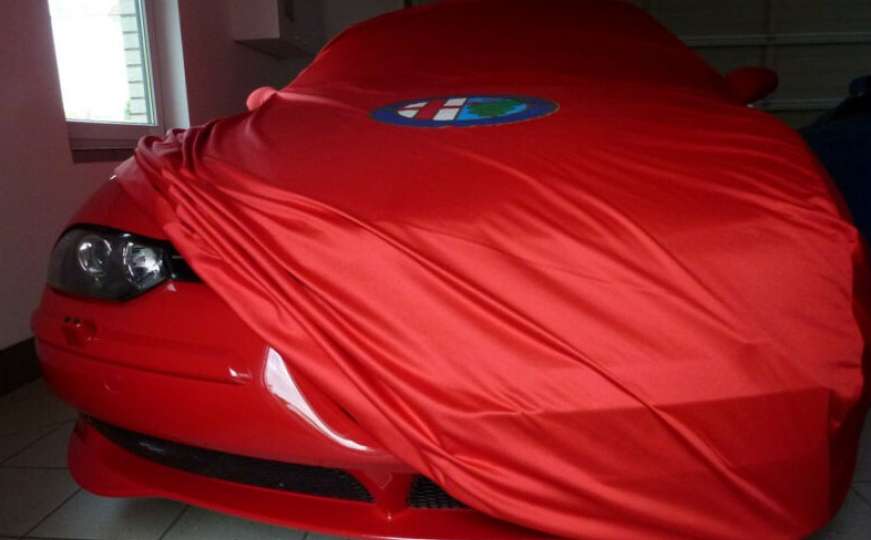 Po svemu posebna Alfa Romeo 156 se prodaje za 42.000 eura
