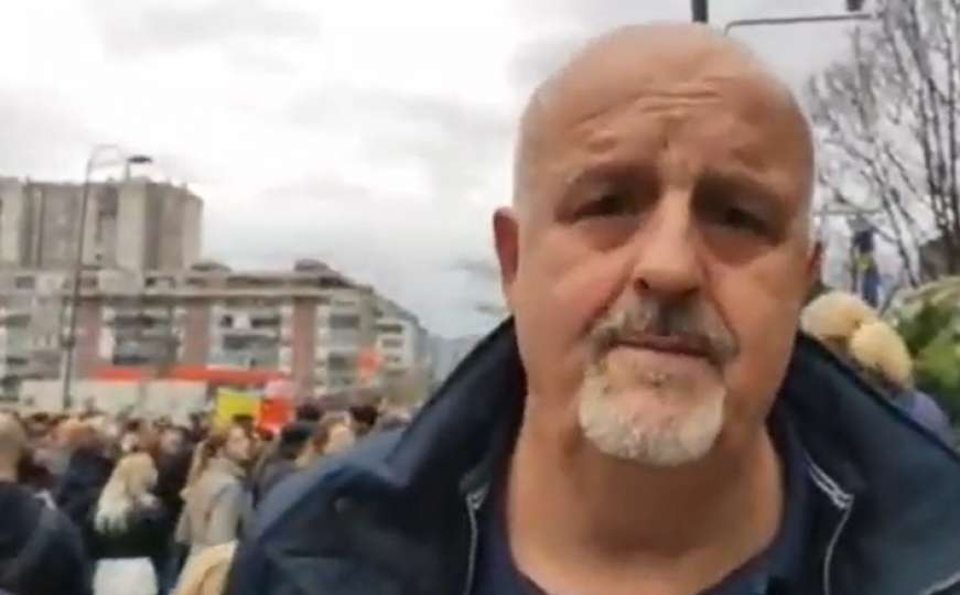 I Batko je na protestima u Sarajevu: Djecu nam vežu za radijator, a oni uživaju