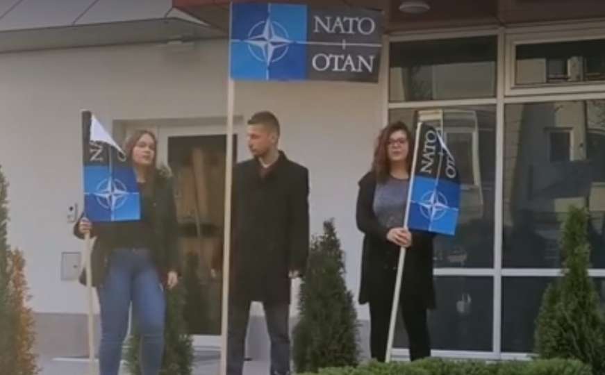 Banja Luka: Postavljena zastava NATO pakta ispred sjedišta SNSD-a