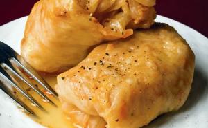 Praznična trpeza iz Velikog narodnog kuhara: Sarma od kiselog kupusa sa orasima