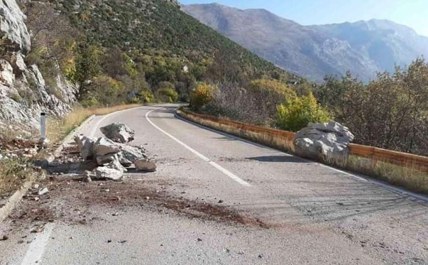 Vozači, smanjite gas: Zemljotres rušio stijene na put