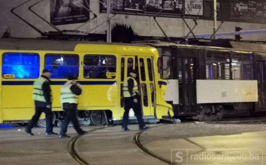 U centru Sarajeva: Sudarila se dva tramvaja, policija na mjestu nesreće
