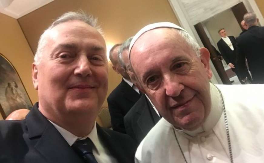 Lagumdžija objavio selfie s papom Franjom: Svi putevi vode u Rim, neki u Vatikan