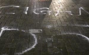 Ispod spomenika Zlatanu Ibrahimoviću nezadovoljni navijači napisali: Cigane!