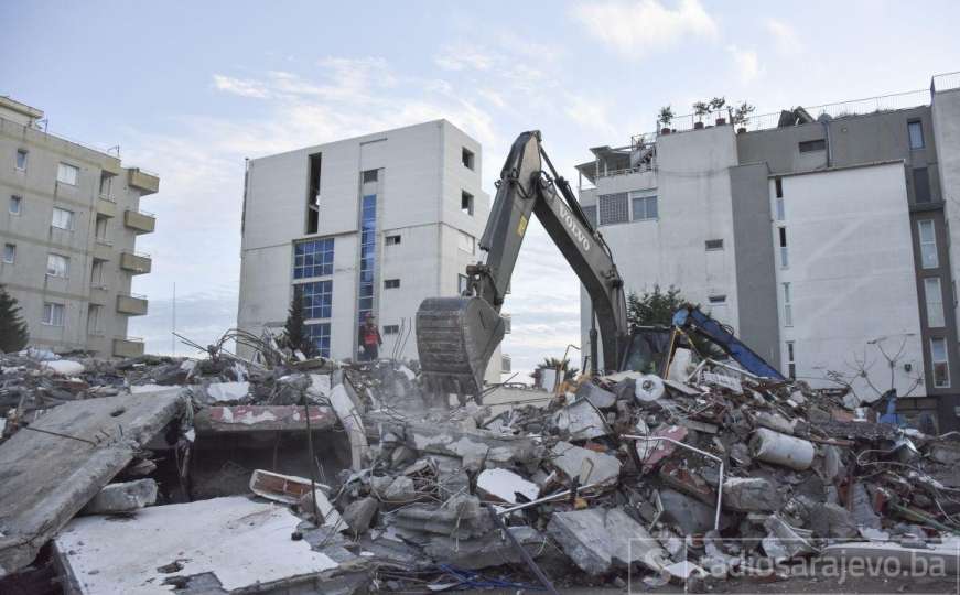 Albanija: Počelo uklanjanje ostataka zgrada srušenih u zemljotresu u Draču