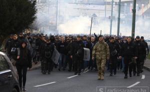 Korteo navijača Željezničara krenuo prema Koševu: Očekuje nas veliki spektakl 
