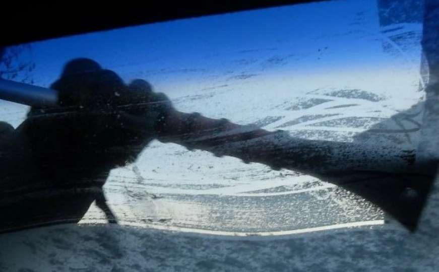 Sprej protiv leda možete napraviti i sami: A koliko dobro čisti auto?