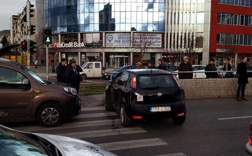 Saobraćajna nesreća u Sarajevu: Tri osobe povrijeđene na Otoci