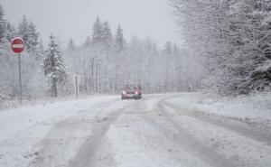 Vozači oprez dok vozite: Ugažen i raskvašen snijeg na većini puteva u BiH
