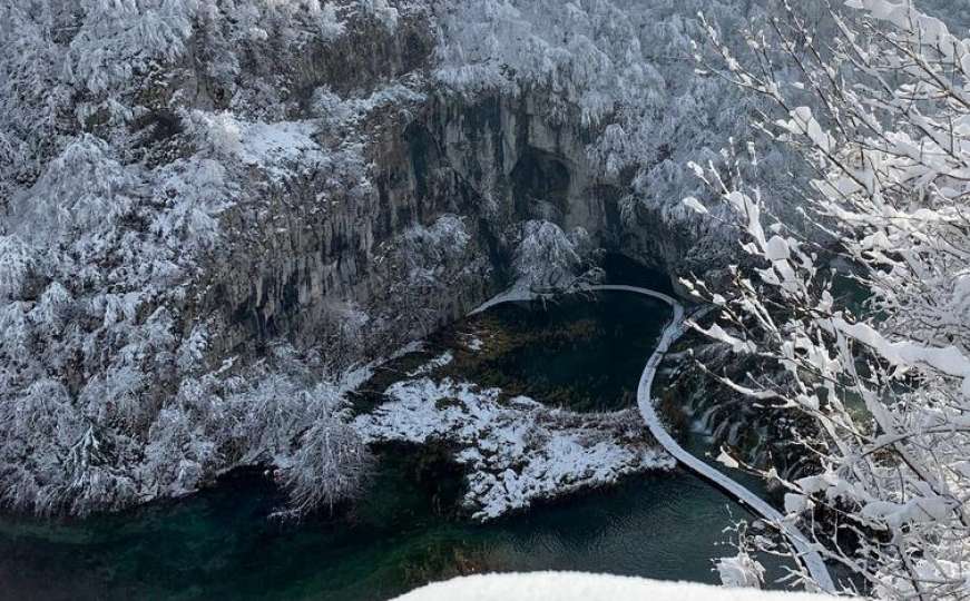 Sniježna čarolija na Plitvicama: Prekrasne fotografije nacionalnog parka