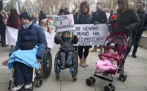 Protest roditelja njegovatelja u Hrvatskoj: Upućena podrška i roditeljima u BiH