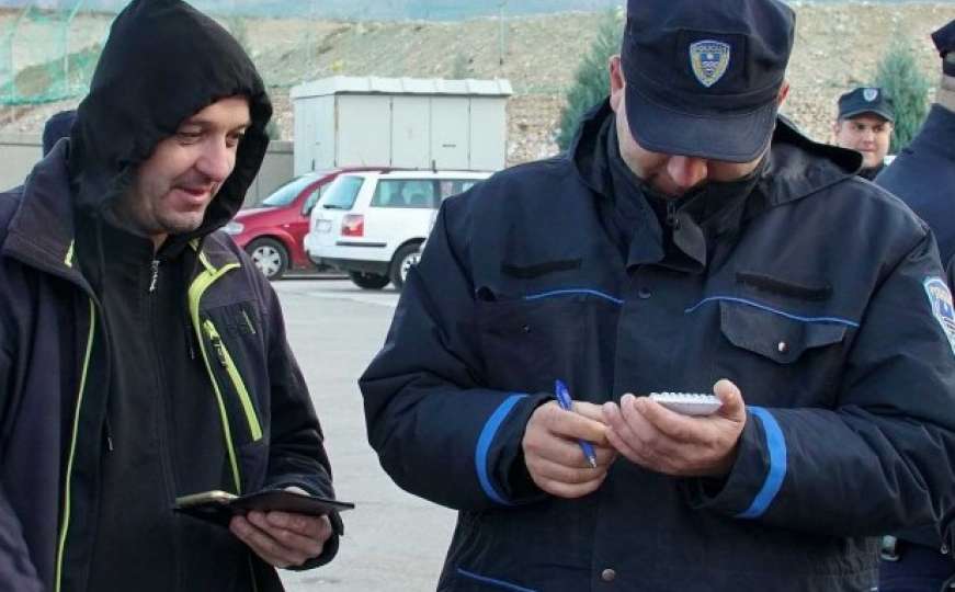 Policija legitimisala građane ispred deponije Uborak: Građanima prijete prijavama 