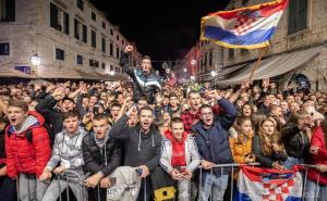 Sramota u Dubrovniku: Na koncertu Thompsona sa Straduna odjekivalo Za dom spremni