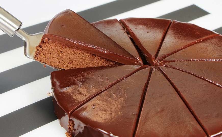 Fantastična je: Brza čokoladna torta gotova za samo 20 minuta!