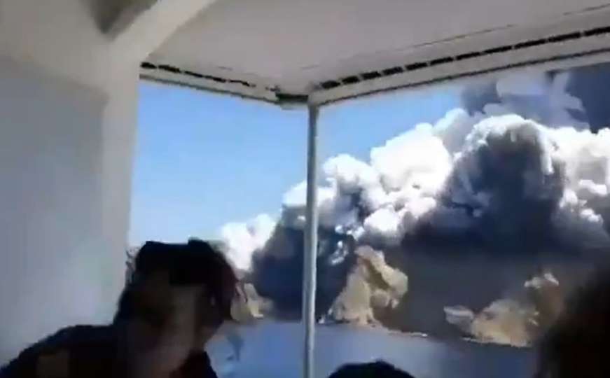 Turista snimio erupciju vulkana na Novom Zelandu