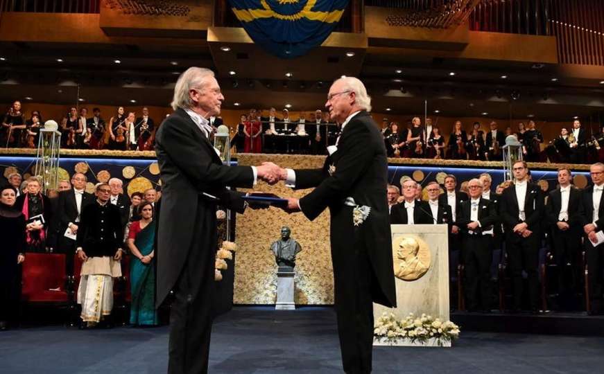 Peteru Handkeu uručena Nobelova nagrada: Žrtve ogorčene na Komitet 