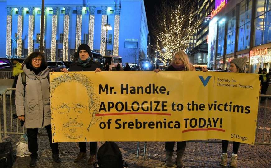 Protesti u Stockholmu zbog dodjele nagrade Handkeu: Stojimo na strani istine