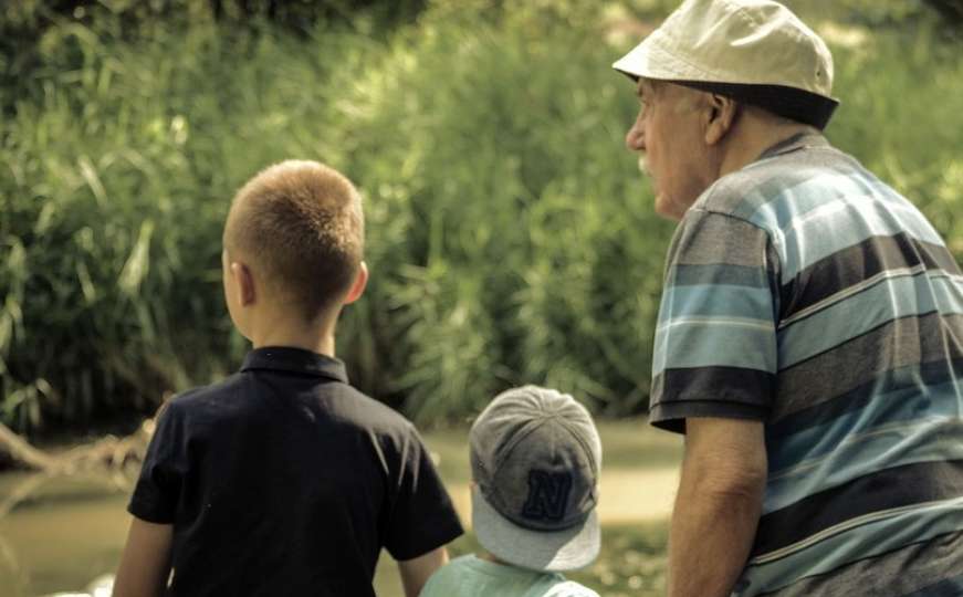 Bake i dede žele najbolje unucima, ali ovim ih rečenicama povrede