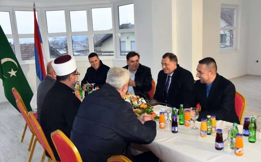 Islamska zajednica uputila izvinjenje zbog izostanka zastave BiH na sastanku s Dodikom