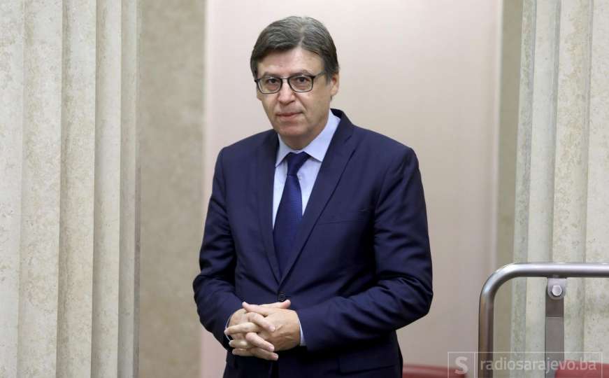 Sabornik SDP-a: Grabar-Kitarović samo krađom može pobijediti na izborima