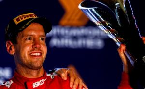 Ferrari želi Hamiltona: "Prekobrojni" Vettel kontaktirao novi tim