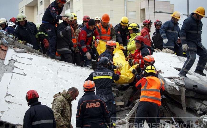Više osoba uhapšeno u Albaniji nakon razornih zemljotresa 