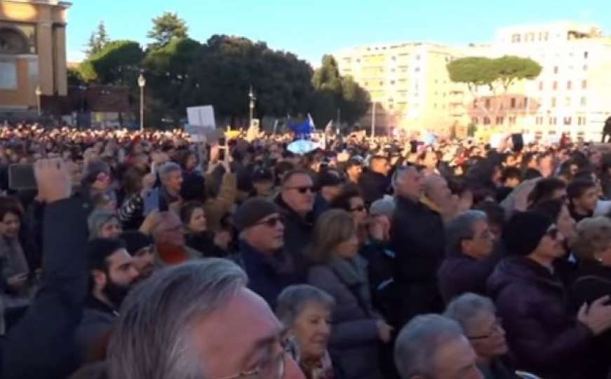 Da se naježiš: Kad 40.000 ljudi u Rimu pjeva "Bella Ciao"