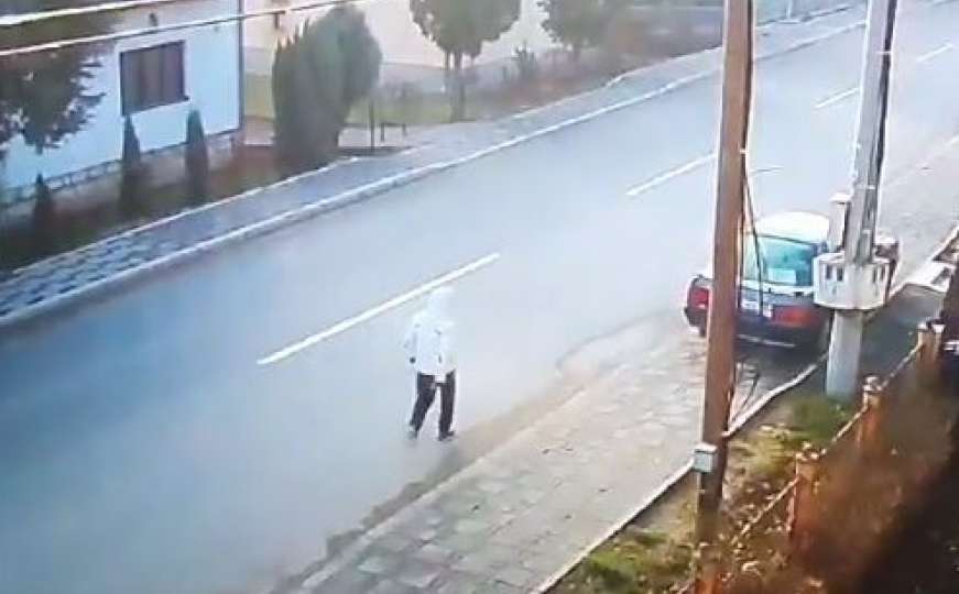 Snimak nesreće u Doboju: Pješak "za dlaku" izbjegao smrt