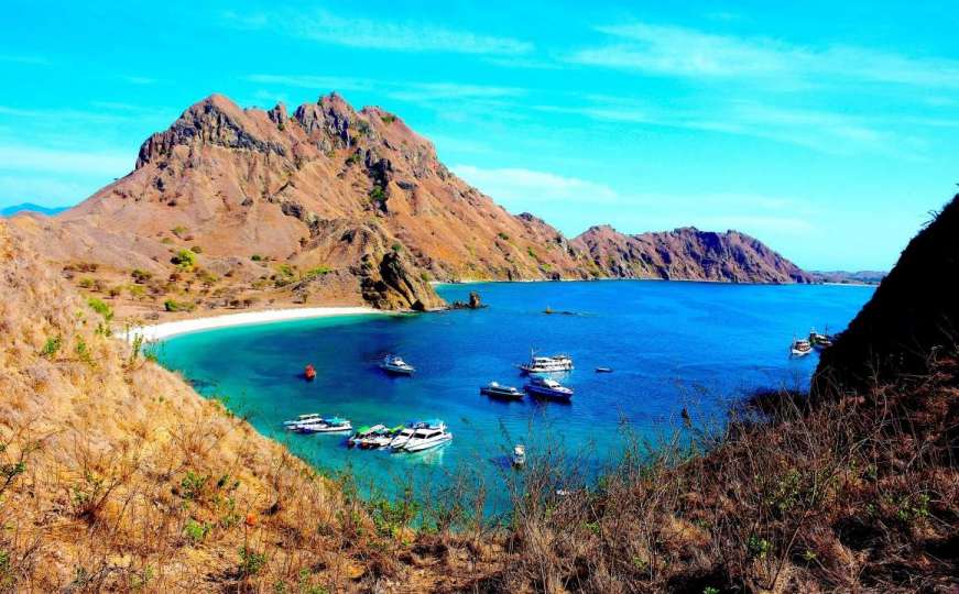 Vulkanski otoci: Zelenilo, bijele pješčane plaže i plavo more