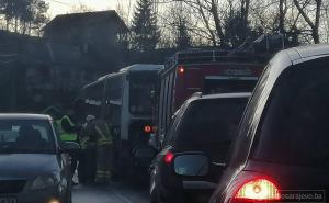 Zapalio se autobus u Hotonju, velike gužve u saobraćaju