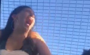 Snimak žene u zabavnom parku postao viralan: Sigurno je da ne voli visinu 