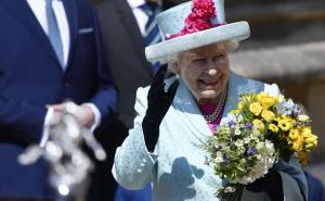 Kraljica Elizabeta treba nekog da joj vodi društvene mreže