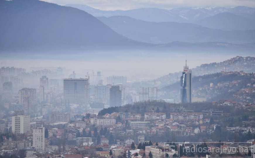 Sarajevo s visine: Smog prekrio dio grada, zrak VRLO NEZDRAV