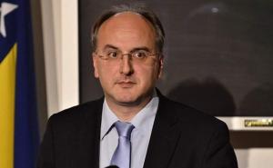 Zastupnik Damir Arnaut traži ograničavanje otpremine na 10.000 maraka