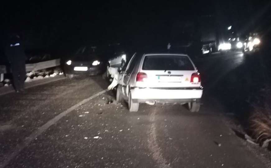 Nova nesreća u BiH: Fordom sletio s ceste, saobraćaj obustavljen