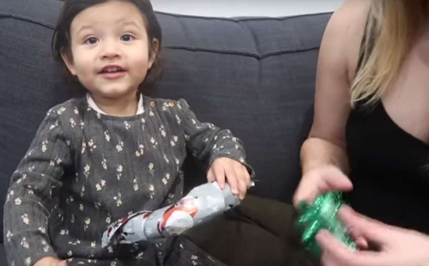 Poklonili kćerki „najgori božićni poklon ikad“: Iznenadila ih njezina reakcija
